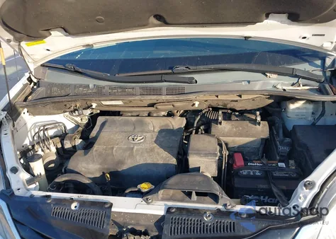 2014 Toyota Sienna Le V6 8 Passenger z USA, uszkodzony, nr VIN 5TDKK3DC7ES415376